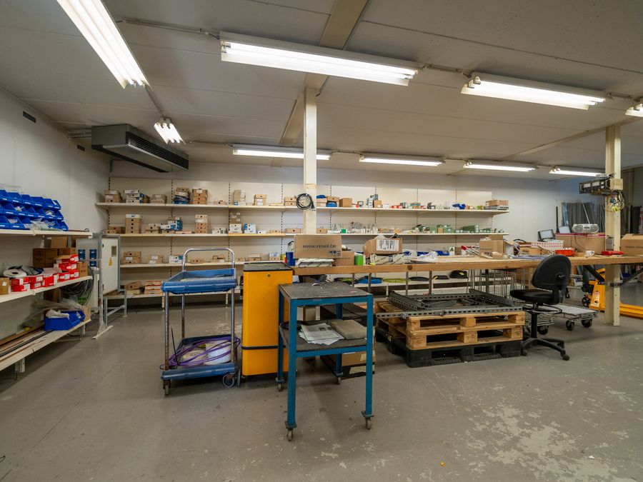 Rayonnage et stock de matériel électrique CINERGEC